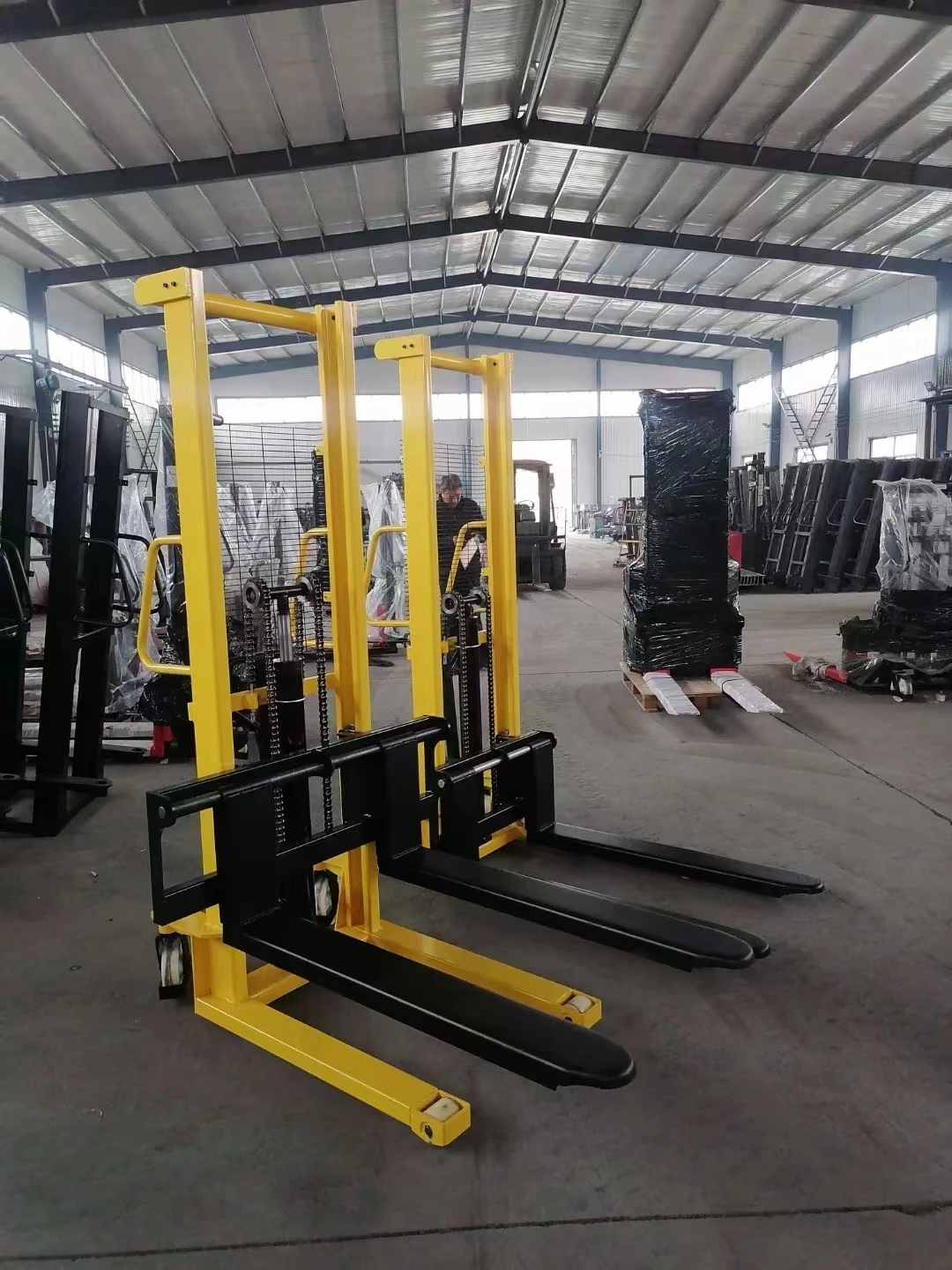 1000kg pallet stacker forklift Manual Hydraulic Stacke forklift equipment 2 tons 3 tons Lift 1.6 M