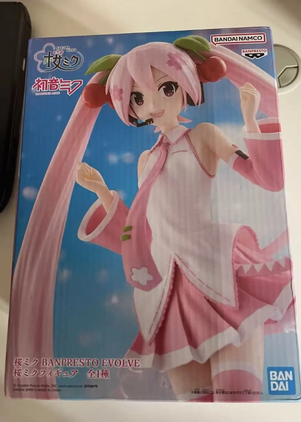 Figurine Miku Evolve sous licence officielle Banpresto, modèle de personnage Crossroad des personnages Piapro de l'anime