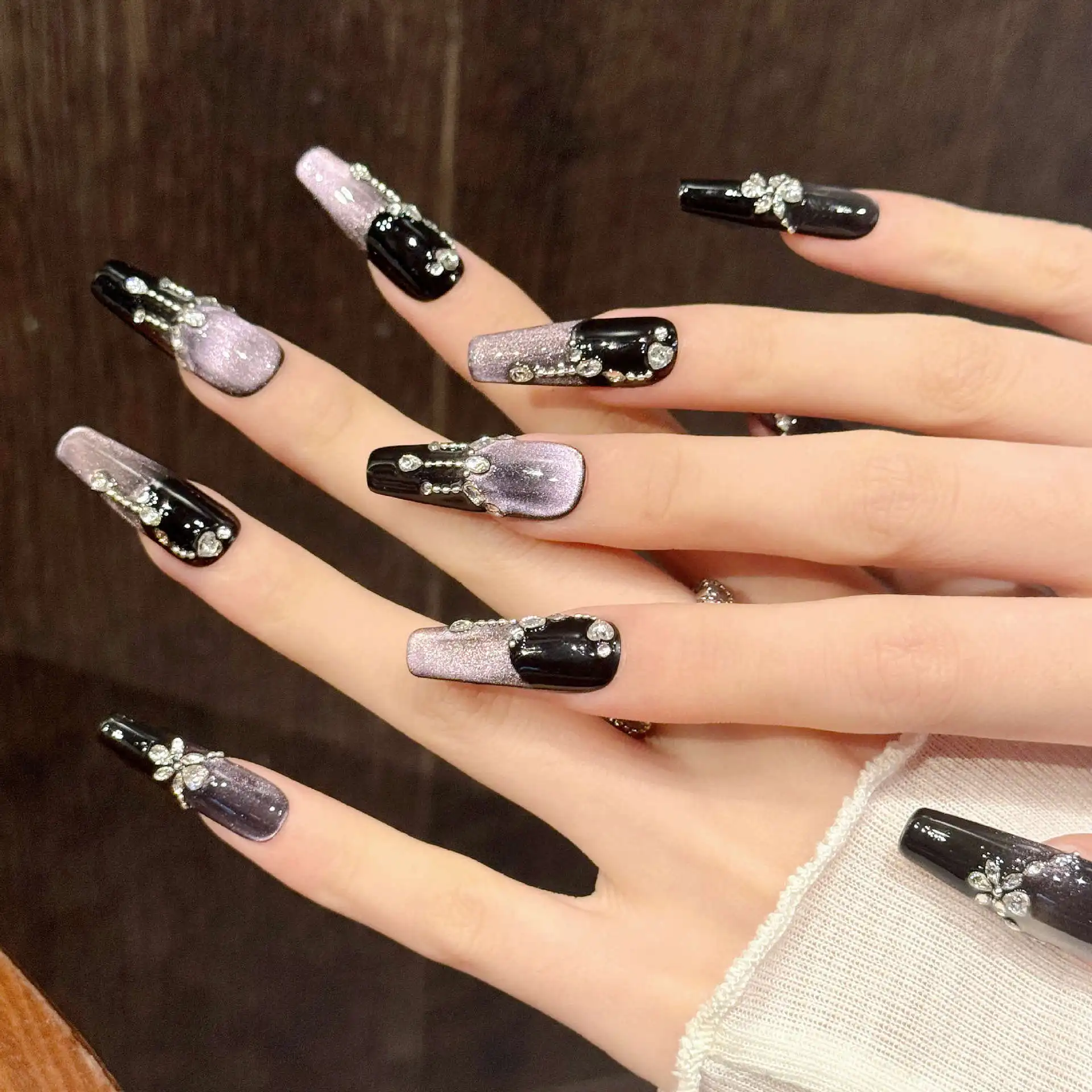 10PCS 럭셔리 핸드메이드 네일 퍼플 나이트메어 롱 디자인 라이트 럭셔리 스타일 반짝이는 바이올렛 캣아이 지르콘 라인스톤 4-피스