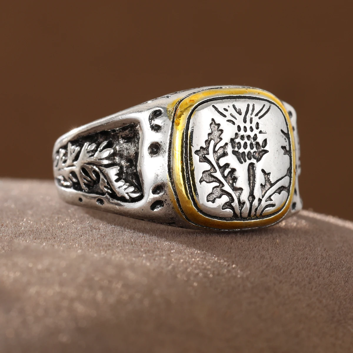 Retro Two-Color Floral Relief Square-Shaped Engraved Copper Jewelry Ring for Ladies, a Streetwear Daily Accessory