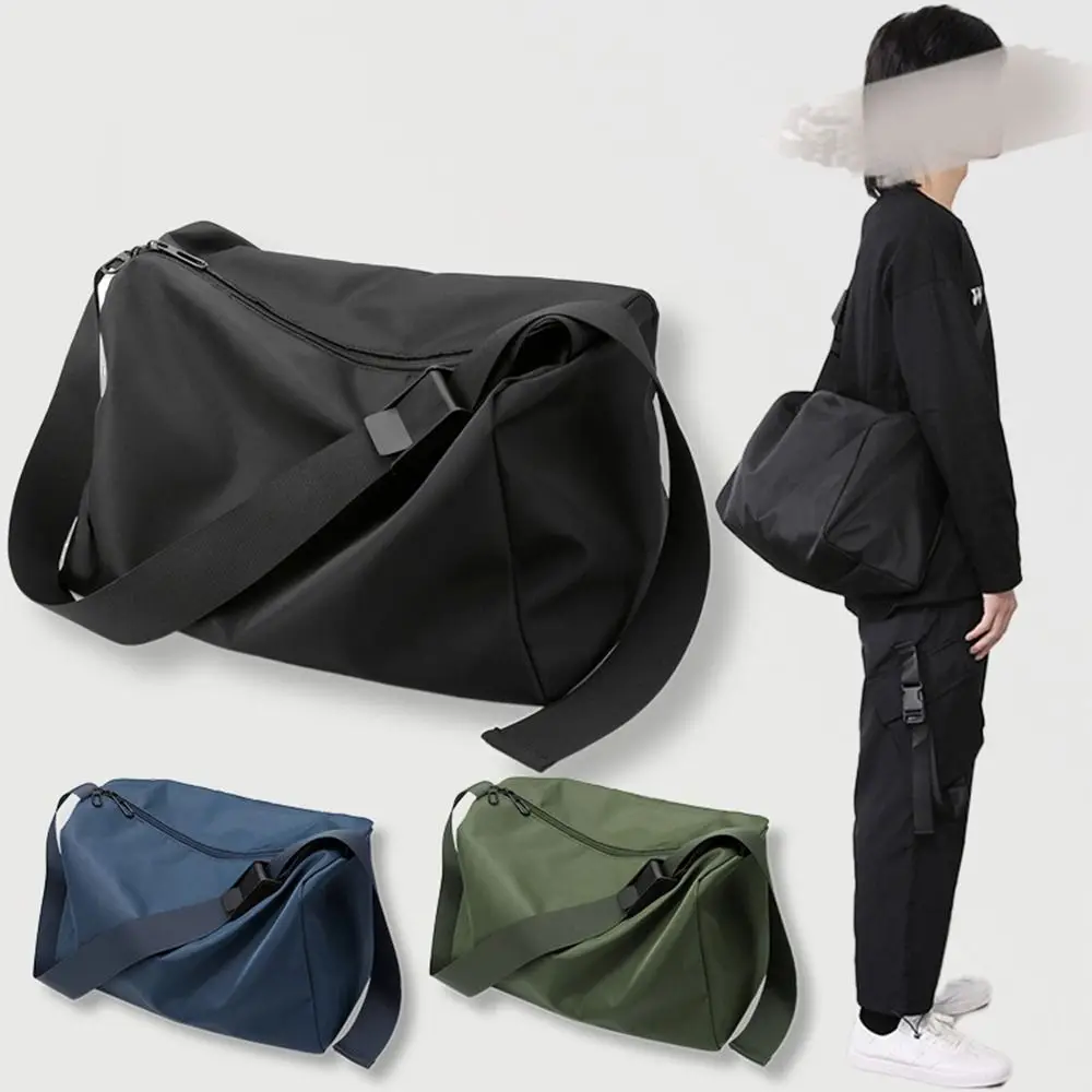 

Large Capacity Gym Waterproof Bag Adjustable Strap Zipper Closure Fitness Training Bag Water-Resistant Outdoor Duffle Bag Men
