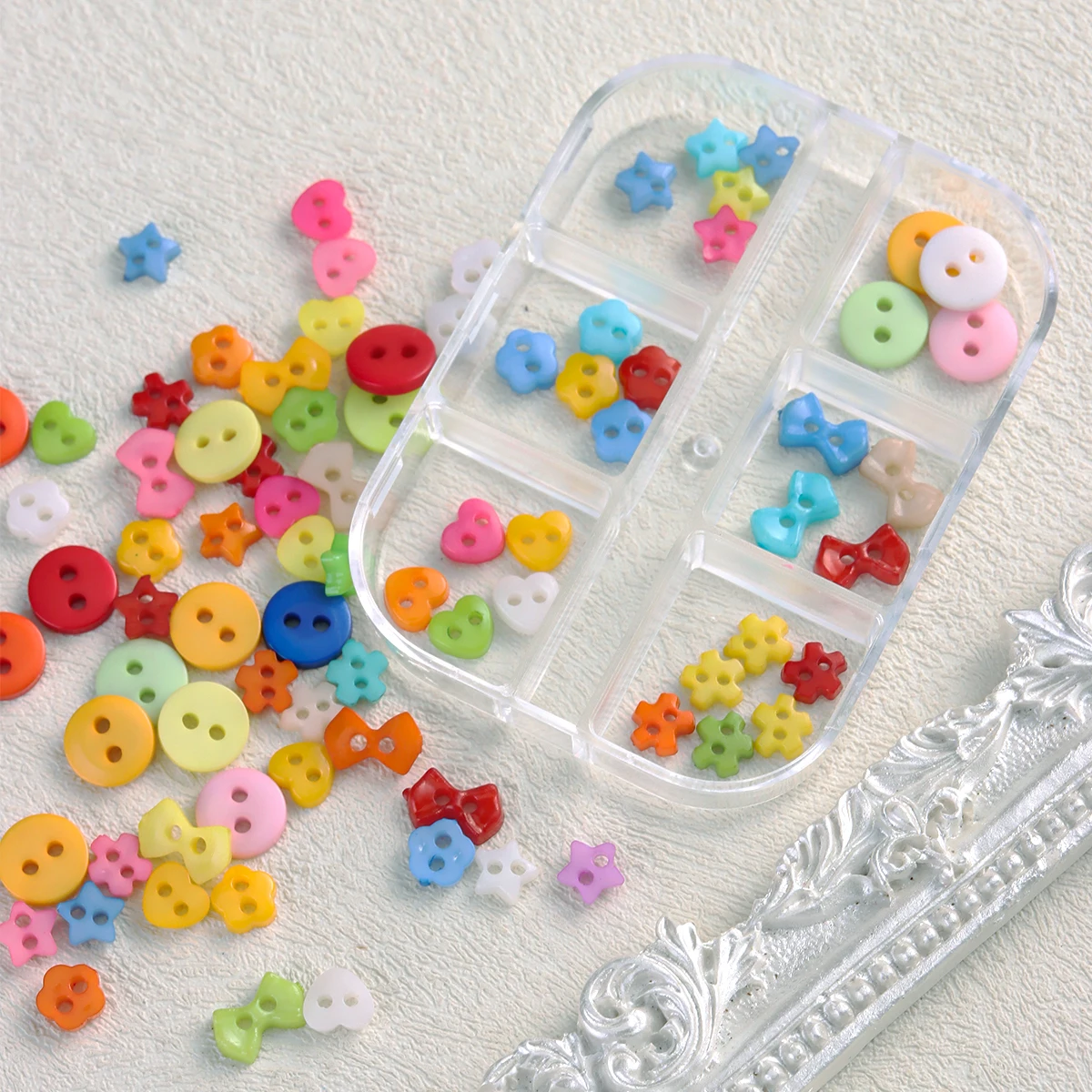 Niedliche Mini-Knopf-Nagelcharms in verschiedenen Farben, Stern-, Blumen-, Schleifen- und runde Harz-Nageldekorationen, 3D Kawaii kleine Knöpfe Nagelkunst-Ornamente – Detail 5