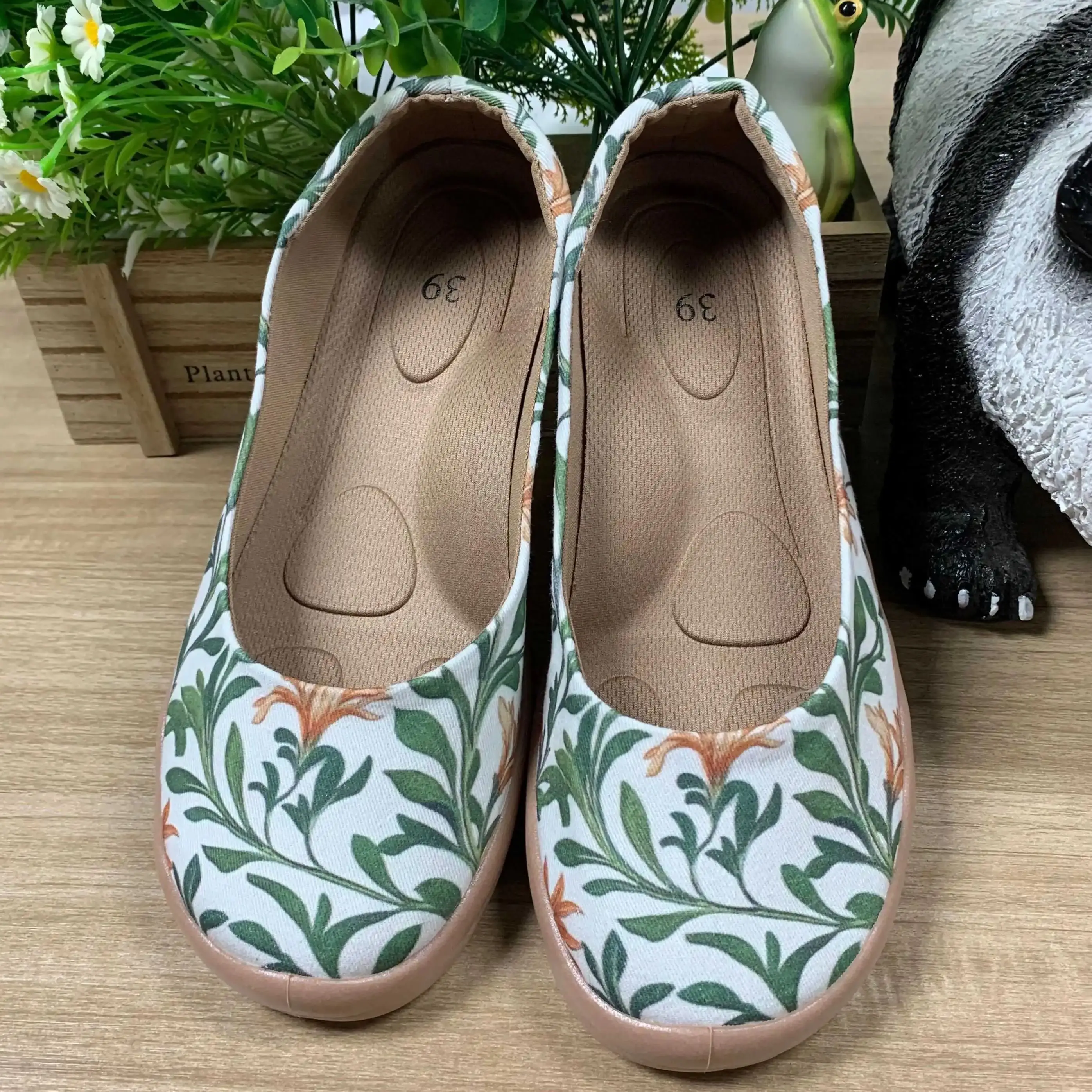 

2026 New Model Women's Green Floral Print Flat Shoes, with Soft Soles, Comfortable and Breathable, Suitable for Middle-Aged and Elderly Mothers
