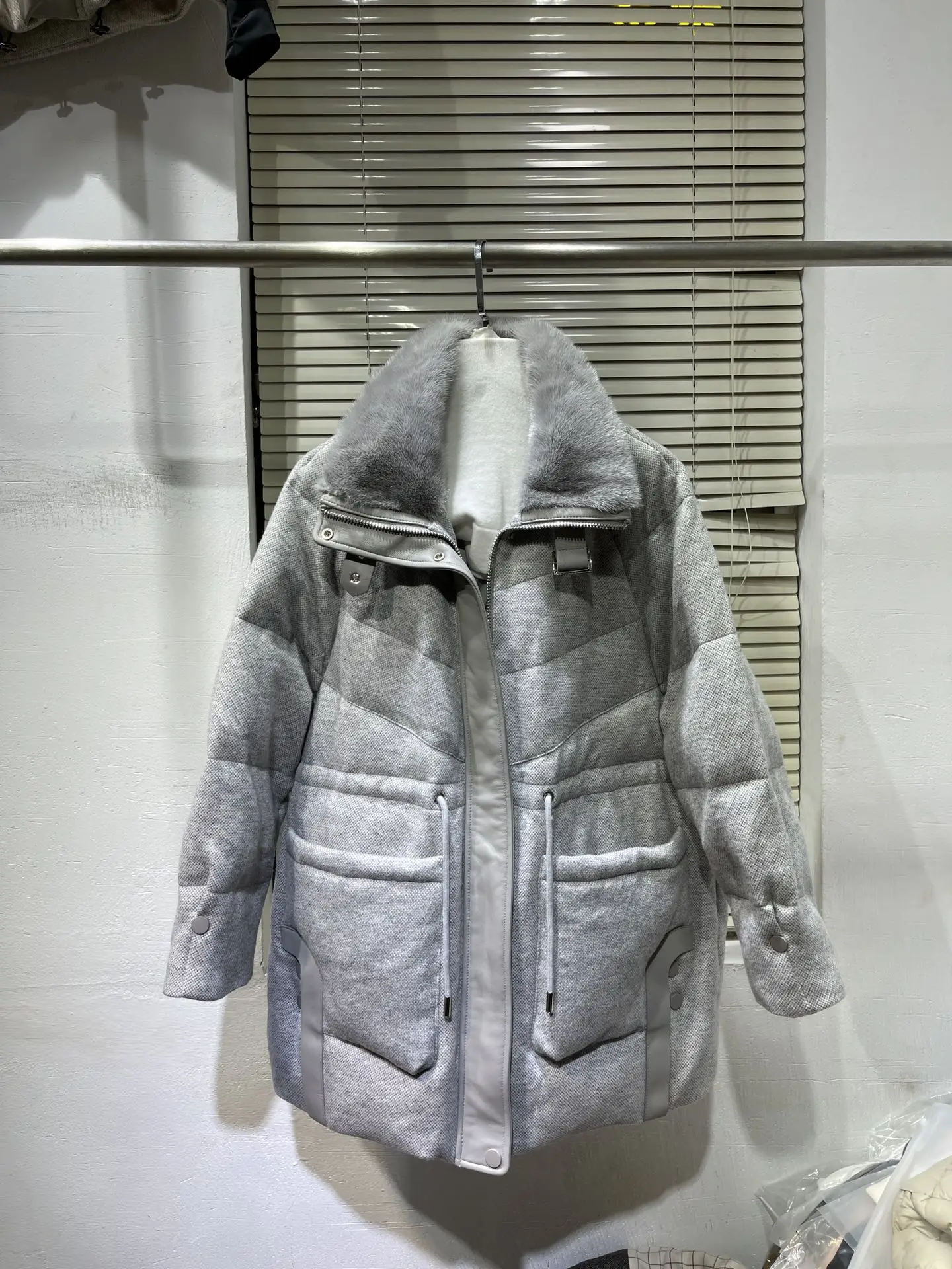 하이 퀄리티 여성용 밍크 모피 칼라 스플라이싱 양가죽 드로스트링 수집 허리 두꺼운 구스 다운 재킷 