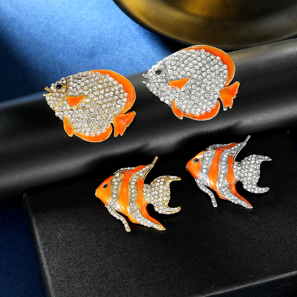 Luxury Fish Theme Rhinestone Lapel Pins Dazzling Full Crystal Paved Goldfish Pomfret Shaped Brooches Cheap Jewelry Wholesale