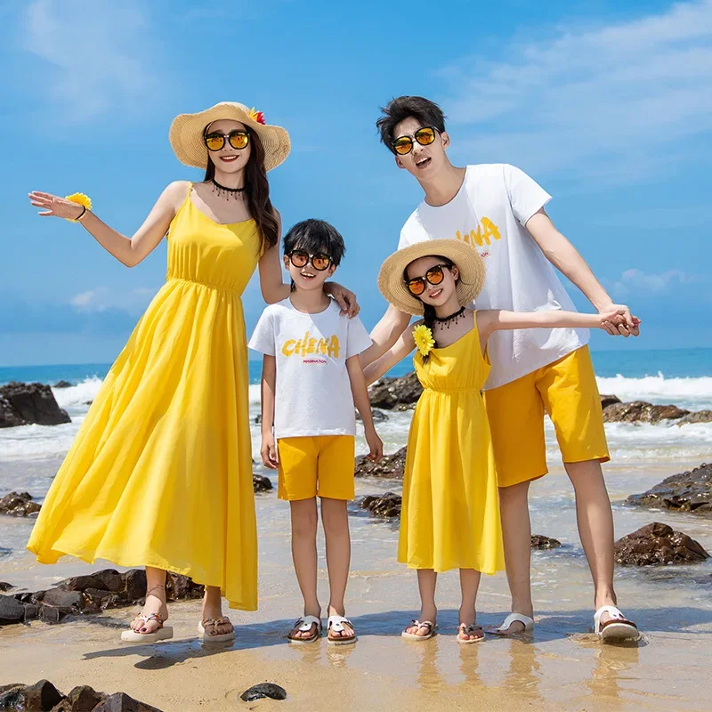 

Vacation Couple Look Family Clothes Mom Daughter Resort Dresses Holiday Beach Dad and Son Baby T Shirts Shorts Two Piece Outfits