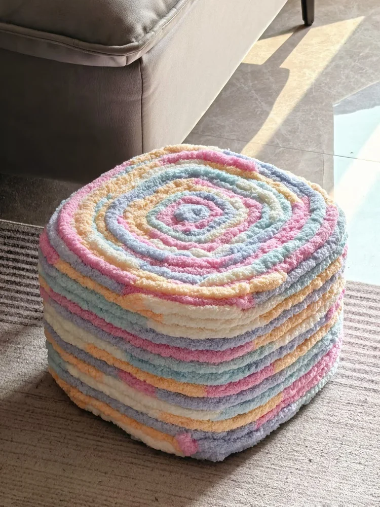 250 g handgewebtes Chenille-Graugarn für grobes Strickgarn. Weiches und farbenfrohes, einlagiges Garn mit Samtlinie für Haustiernester – Detail 5