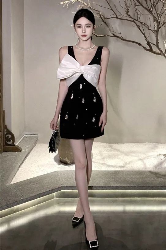 

Luxury-French Bow Sexy V-neck Mini Dress Embroidered Sleeveless Summer Little Black Dress for Women Rich Girl Aesthetic Fashion