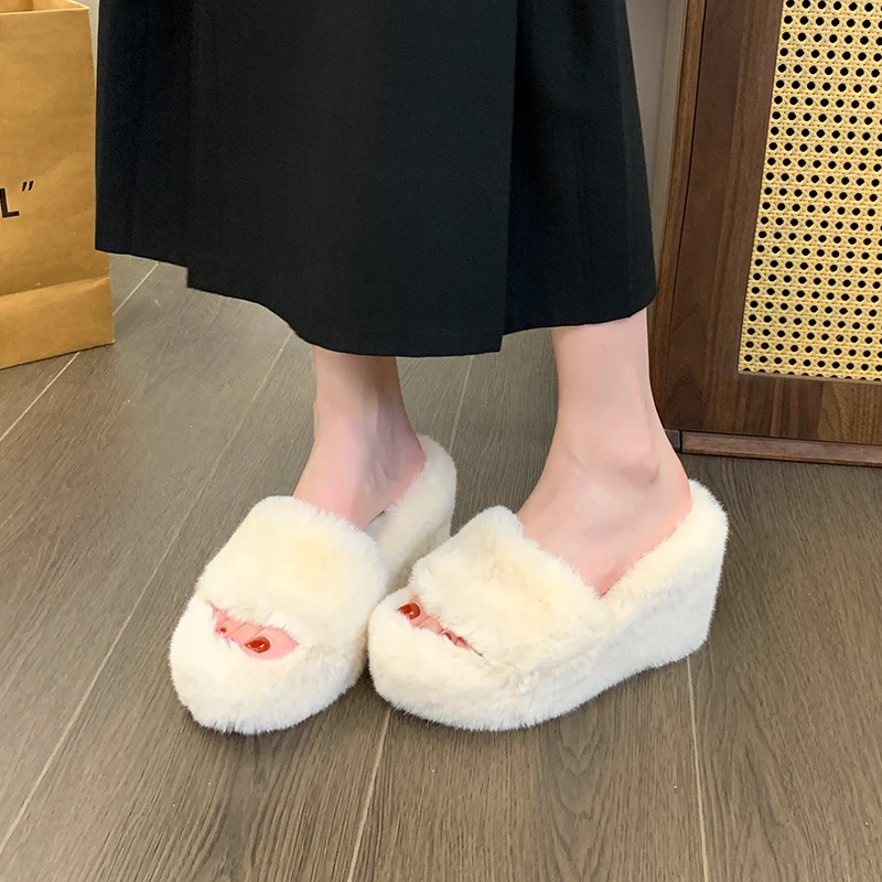 

2024 New Fluffy Winter Warm Home Fur Furry Slippers Women Plush Shoes Indoor House Fuzzy Flip Flops Female Padded Fleece