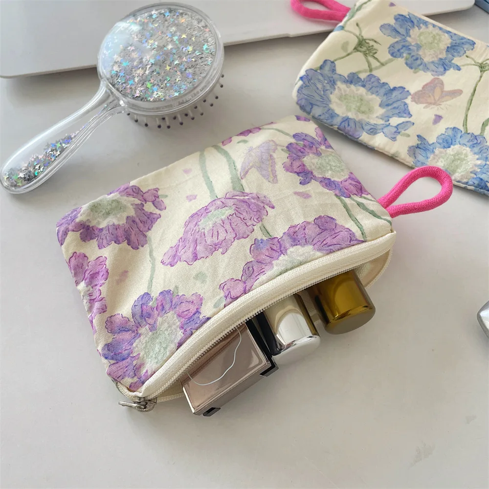 กระเป๋าแต่งหน้ากุญแจลิปสติกสด, กระเป๋าเก็บเหรียญแบบพกพา, ของต่างๆในกระเป๋า, สายดาต้า, กระเป๋าเก็บเหรียญ