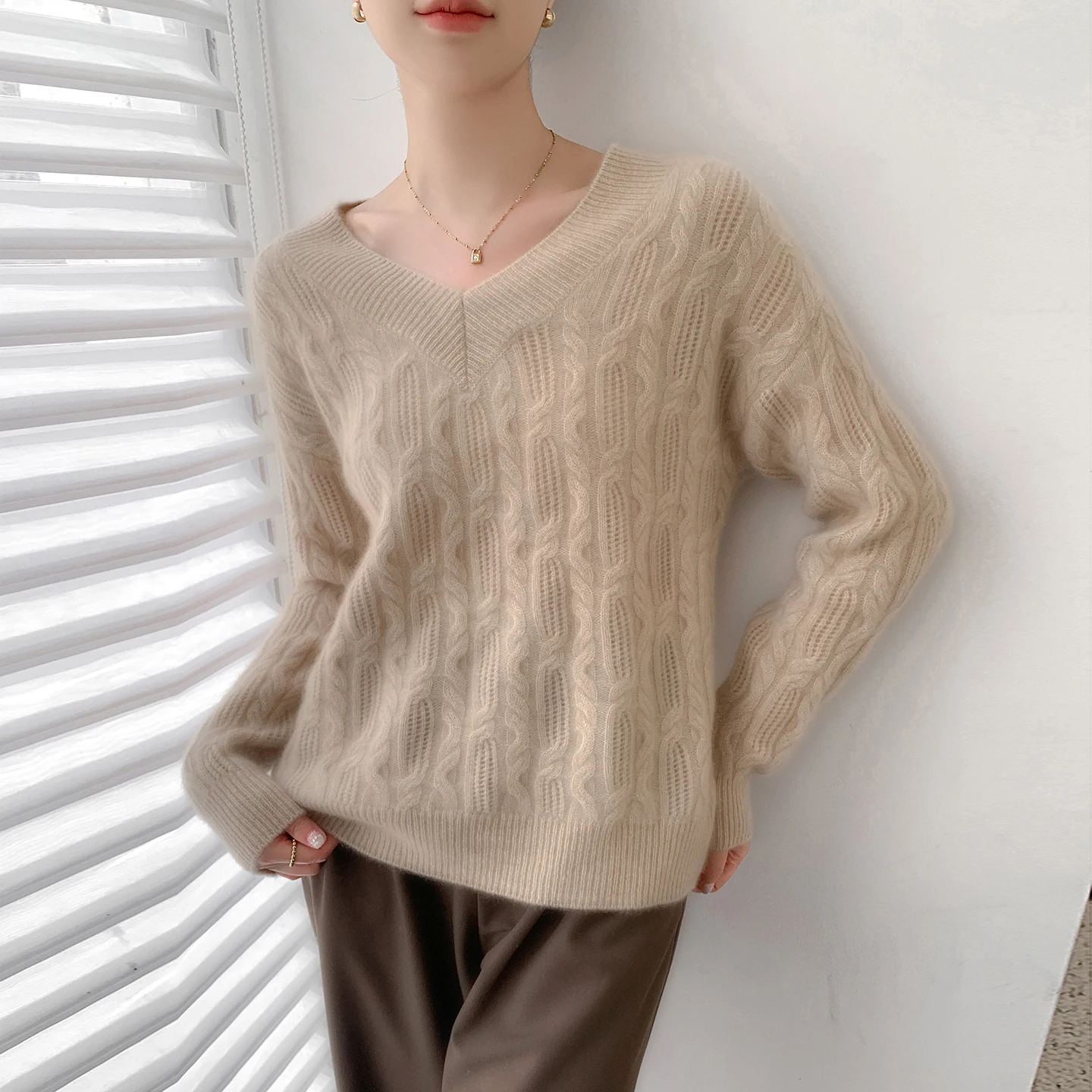 

2025 поп-свитер из 100% шерсти с v-образным вырезом, женский вязаный топ с длинными рукавами, модный пуловер, большой зимний женский теплый свободный джемпер