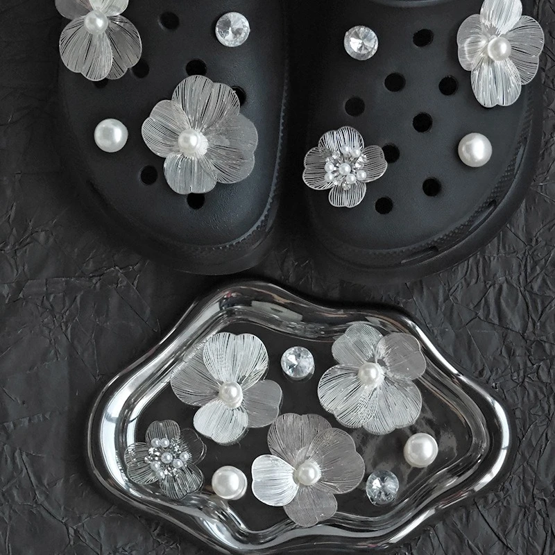 8Pcs Diamond-Encrusted Electroplated Metal Flower Shoe Accessories Detachable for Clogs Beach Shoes Sandals - Fashion Footwear D