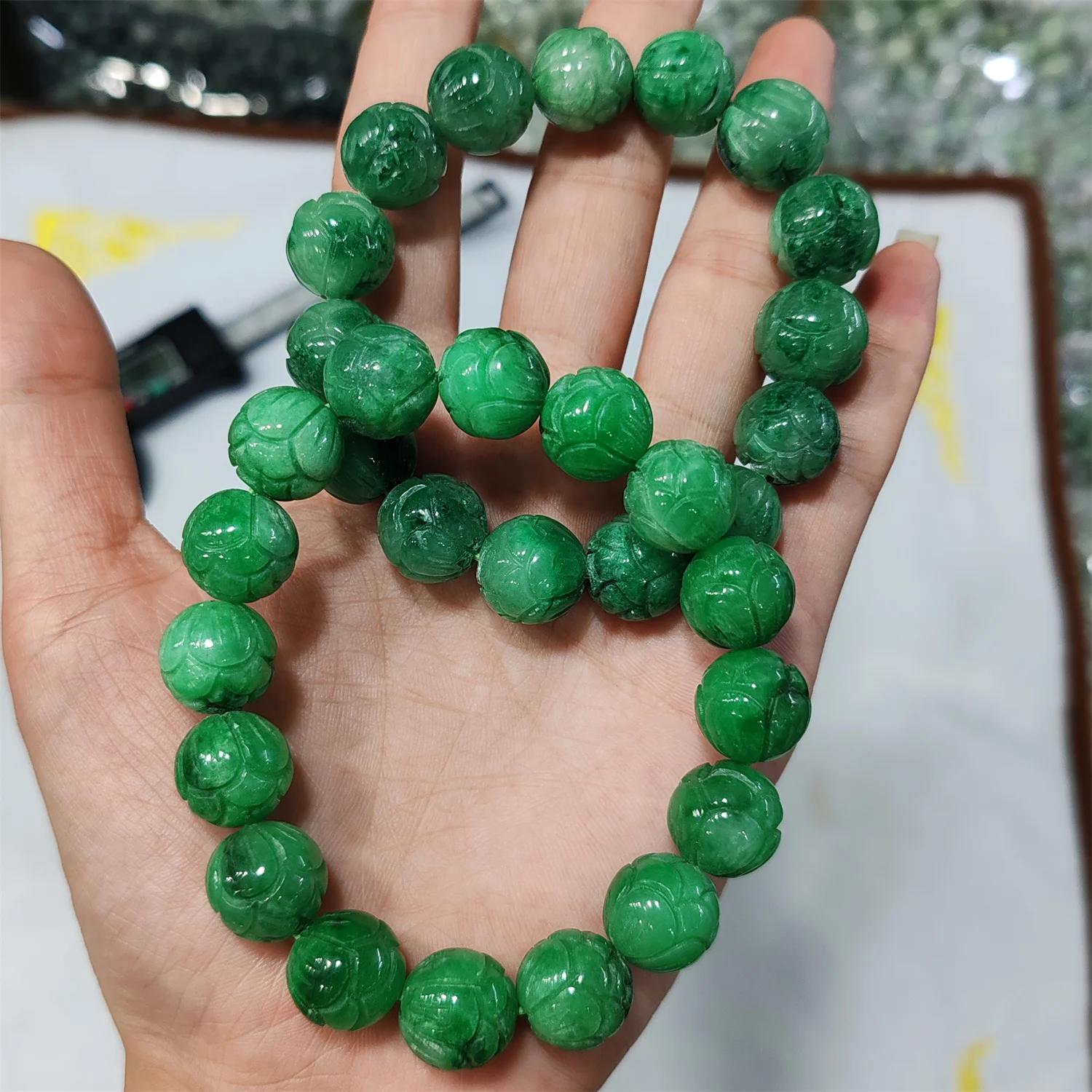 

1pcs/lot, exquisite natural jadeite round bead bracelet Full green Carved flowers Gifts for women Ethnic style Accessories