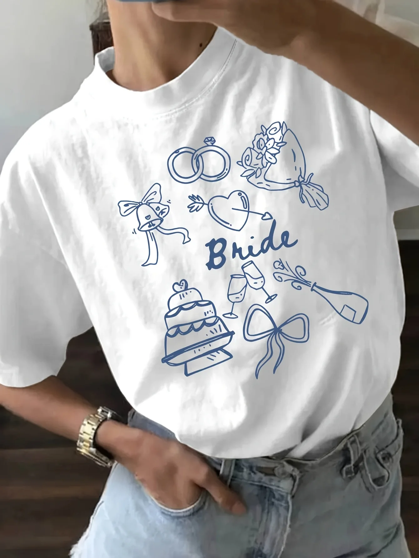 Haut à manches rondes bleu pour femmes avec un design élégant, idéal pour toutes les saisons, parfait pour les mariages