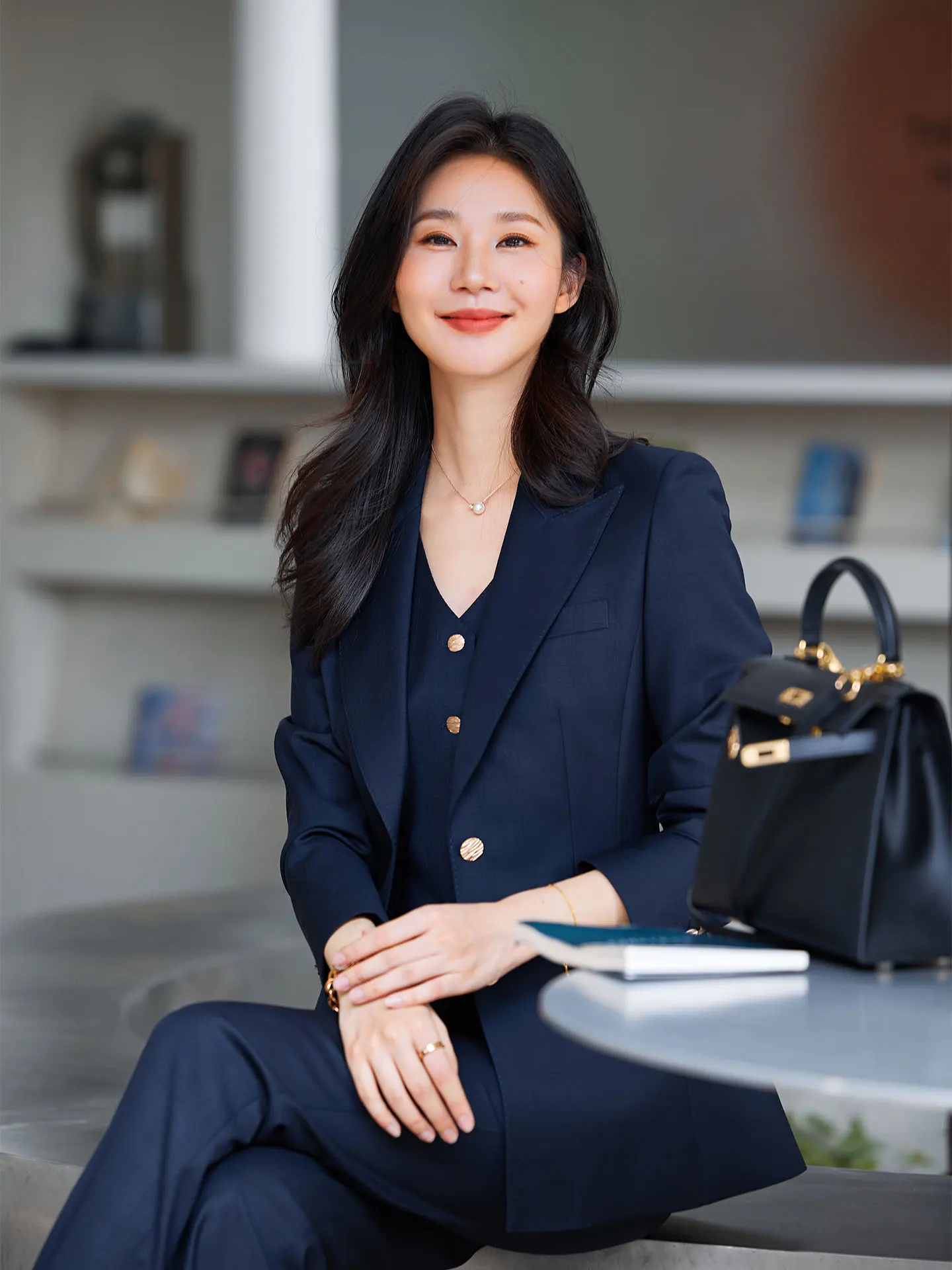 

Diisia2025 High-End Women's Woolen Suiting Commuter Sle Tee-Piece Set with Plaid Jaet And Vest for Busin And Offic...