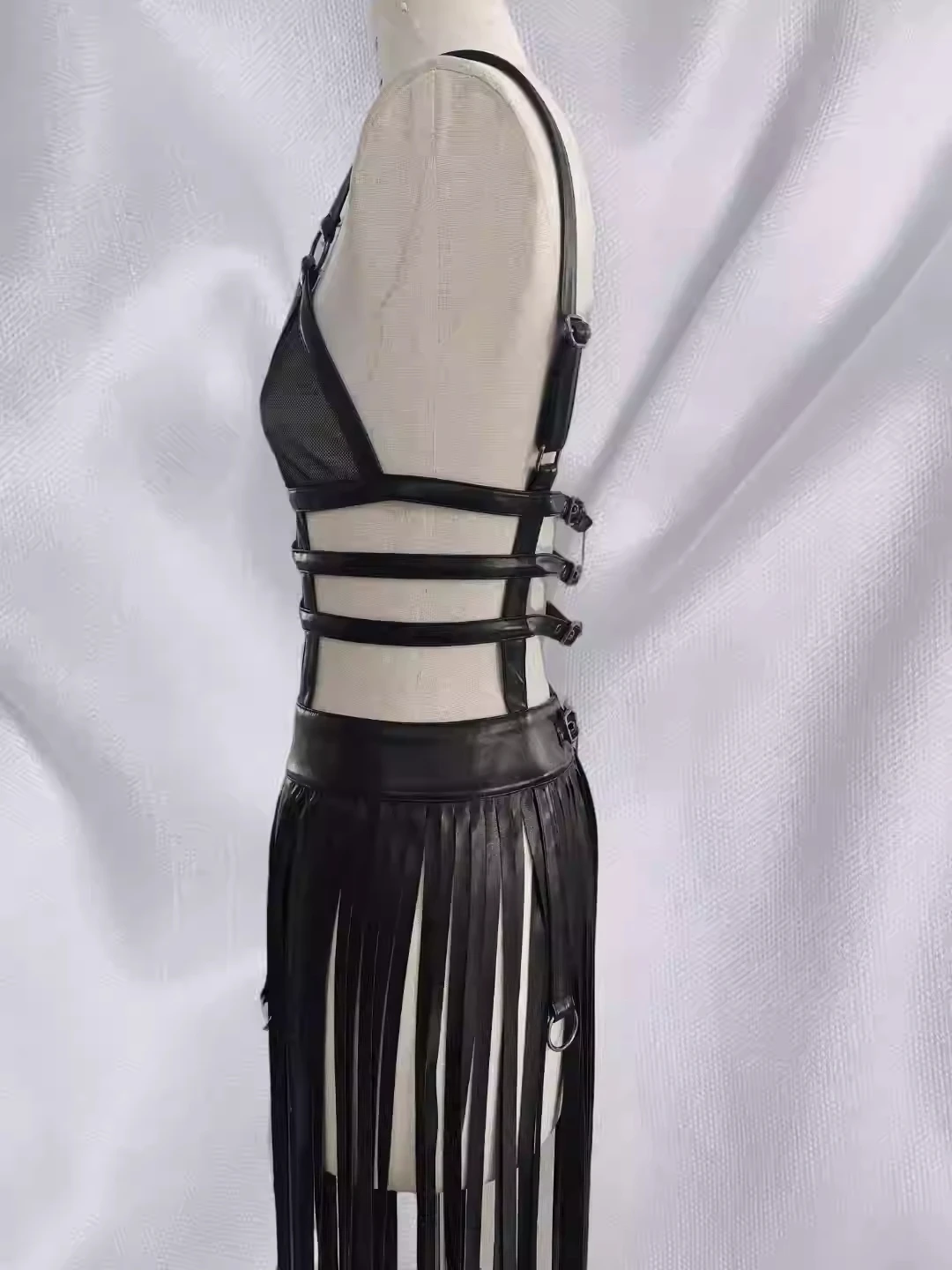 Nowa skóra PU gorąca dziewczyna seksowna czysta pożądanie długa sukienka z szelkami frędzle bez pleców skórzana klamra wydajność garnitur bar DS występ