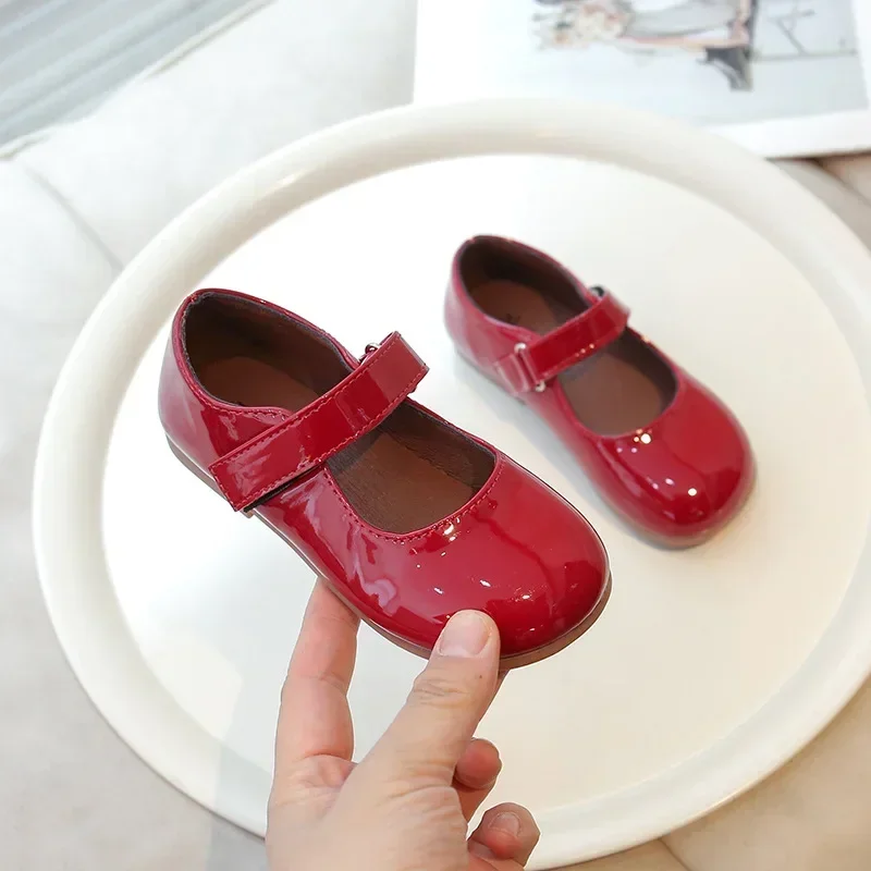 

Модные красные туфли из искусственной кожи для девочек, весенне-осенние новые детские яркие туфли принцессы, детские школьные лоферы на плоской подошве