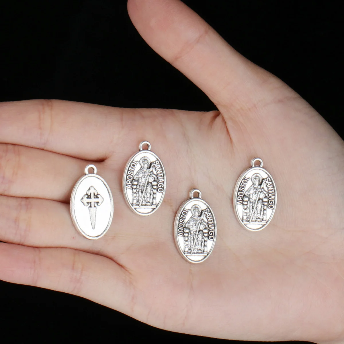 10 pendenti con medaglia di Santiago Apóstolo, ciondoli con croce intagliata cristiana per collane fai da te, accessori per la creazione di gioielli