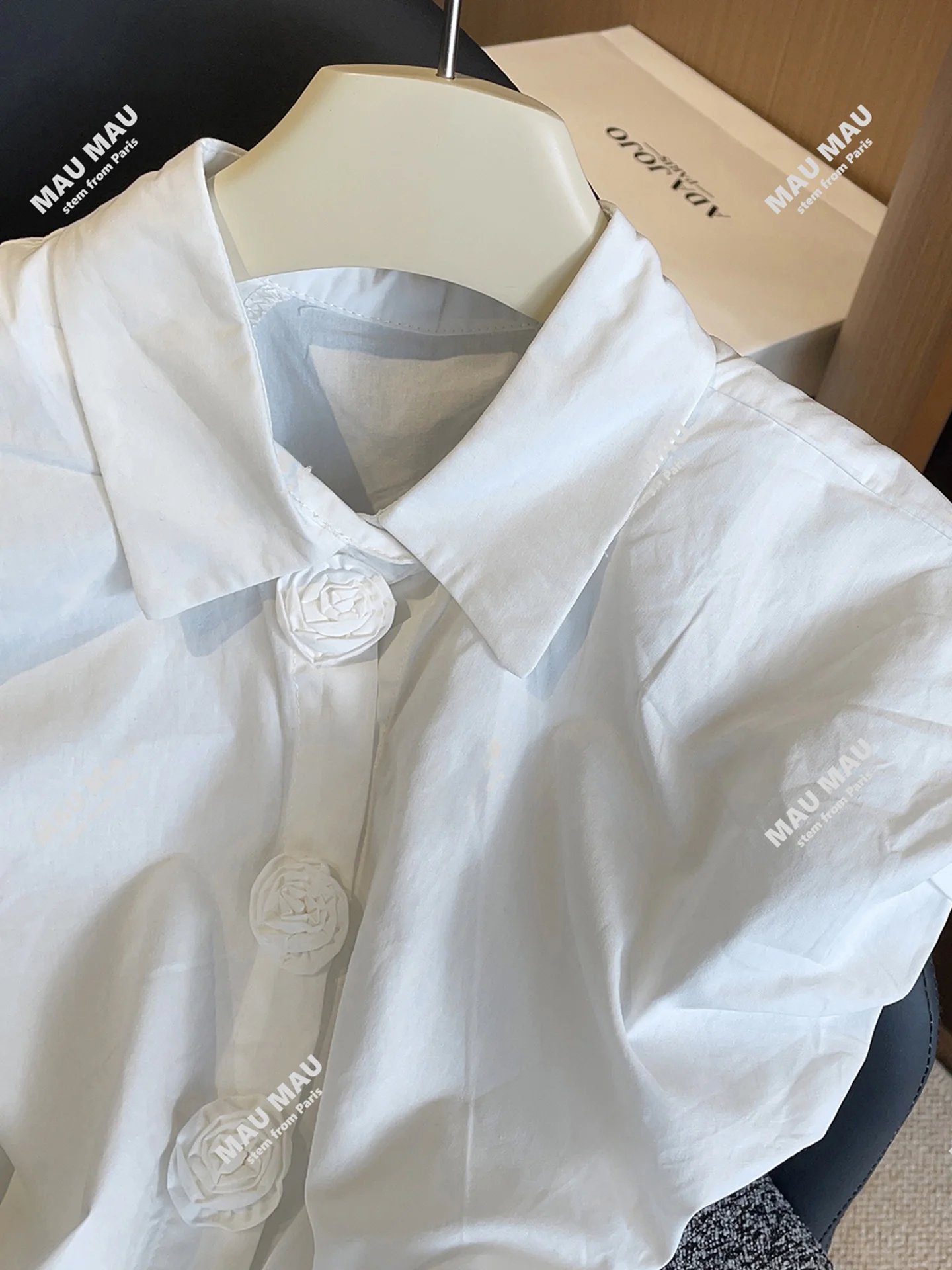 เสื้อผู้หญิงระดับไฮเอนด์ ลายดอกไม้ ทรงเข้ารูป กระชับเอว เหมาะสำหรับใส่ทำงาน ทรงปกติ ติดกระดุม