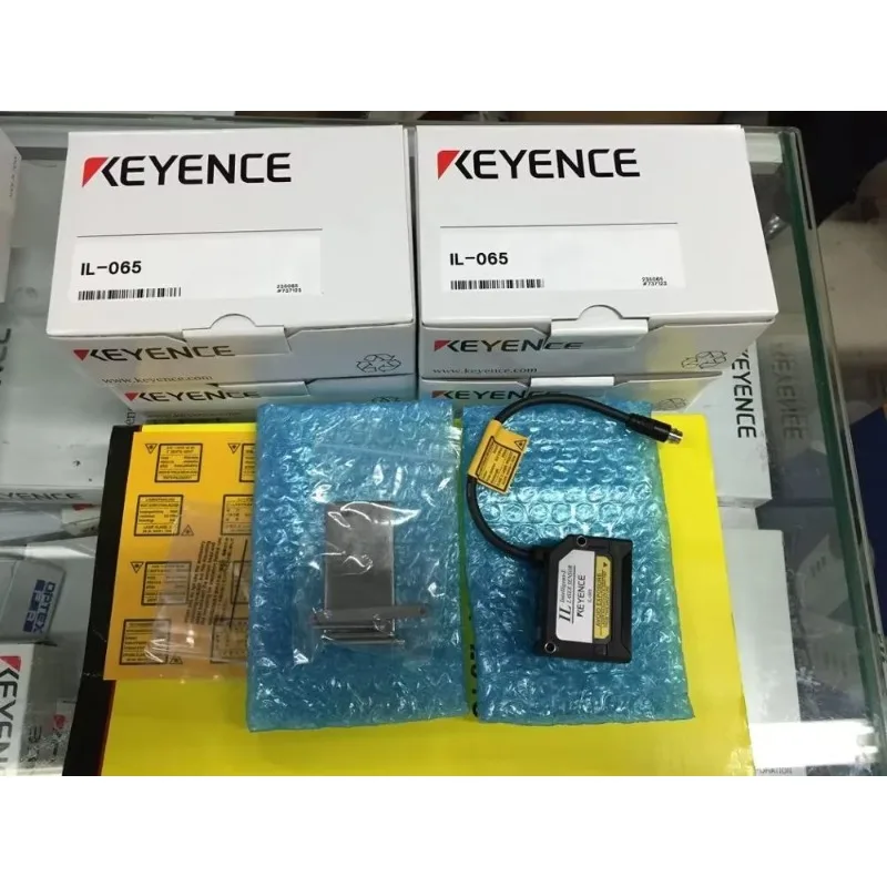 KEYENCE CMOS Multi-Function Analog La-ser Sensor  IL-065    IL-S065  Sensor heads    New original