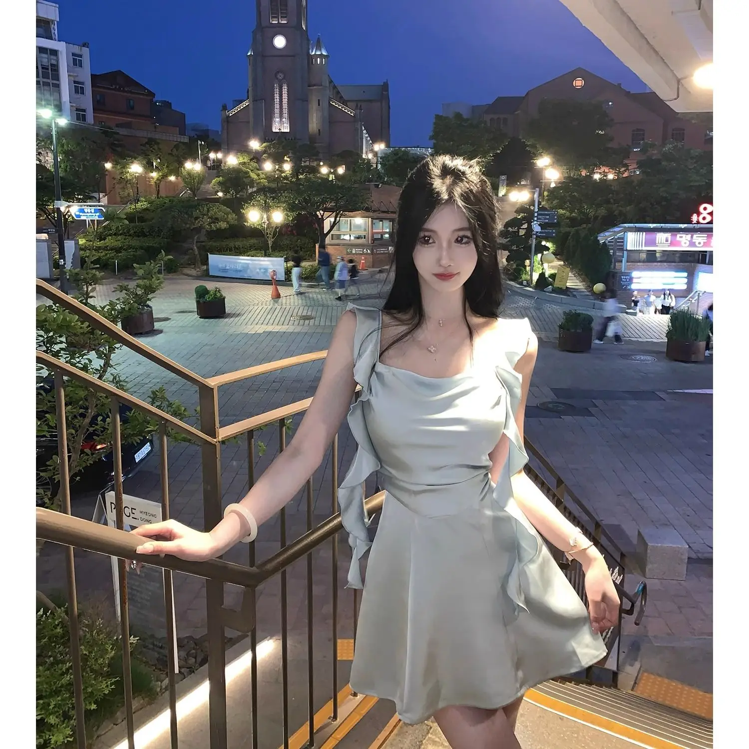 فستان بحمالات من الساتان بدرجة حرارة للنساء على شكل حرف A