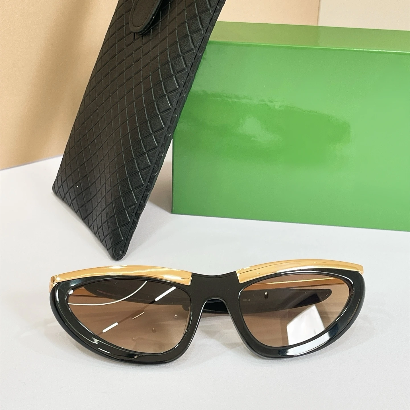 1477S Men & Women Sunglasses. Bold cat-eye frame, brown acetate & glossy gold metal, unique fashion silhouette.