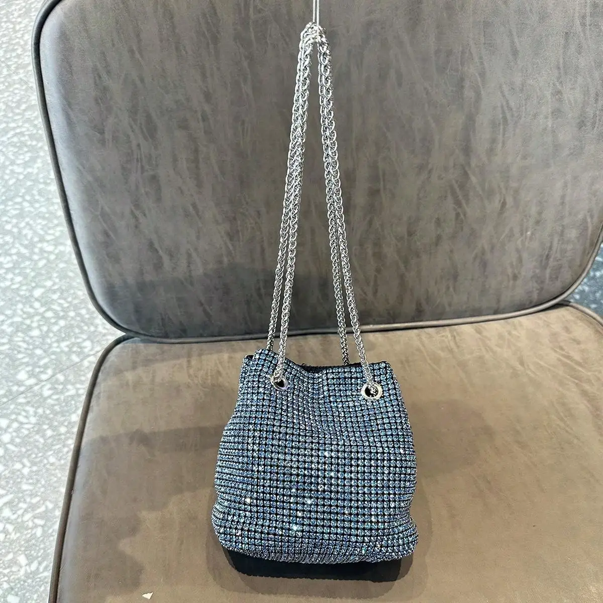 New Luxury Rhinestone Dinner Bag, Sparkling Water Bucket Bag, Fashionable and Versatile Hand-held Shoulder Bag