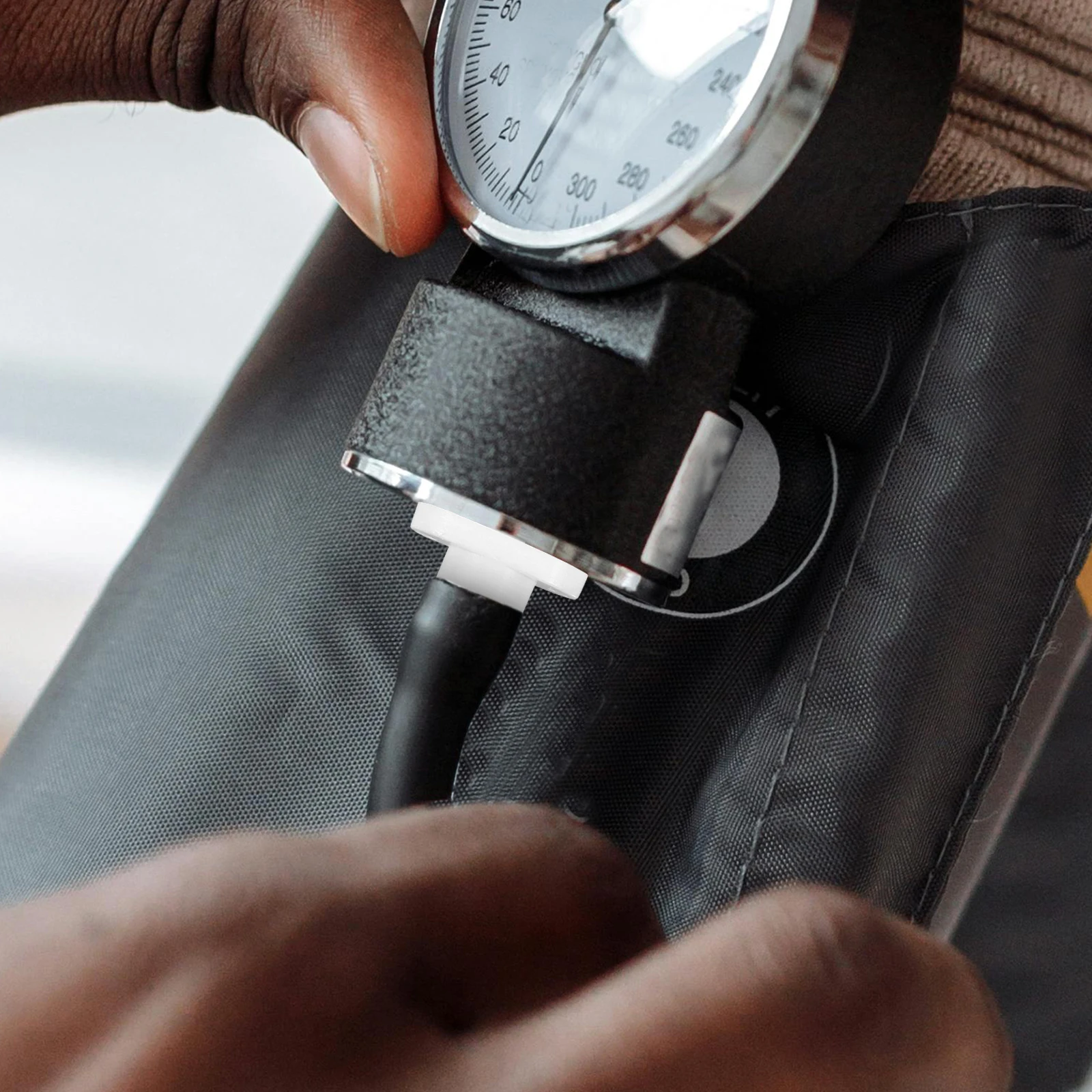 

1pcs Blood Pressure Airway Connector For Sphygmomanometer Arm Cuff Durable Plastic Adapter Reusable Medical Supplies Teaching