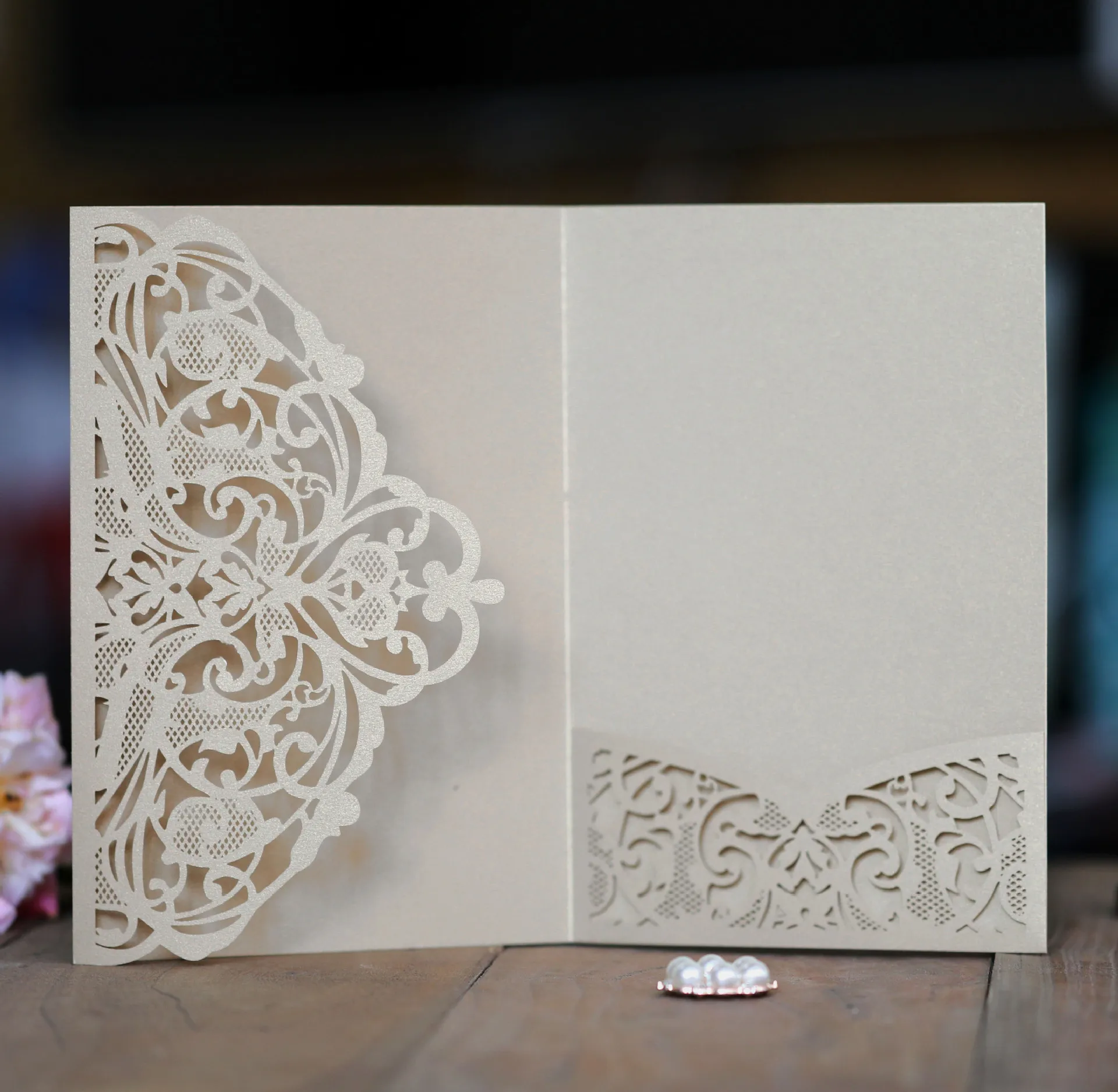 بطاقة دعوة ورقية لؤلؤية ثلاثية الطي لحفلات الزفاف والخطوبة، 12.5 × 18 سم، 50 قطعة