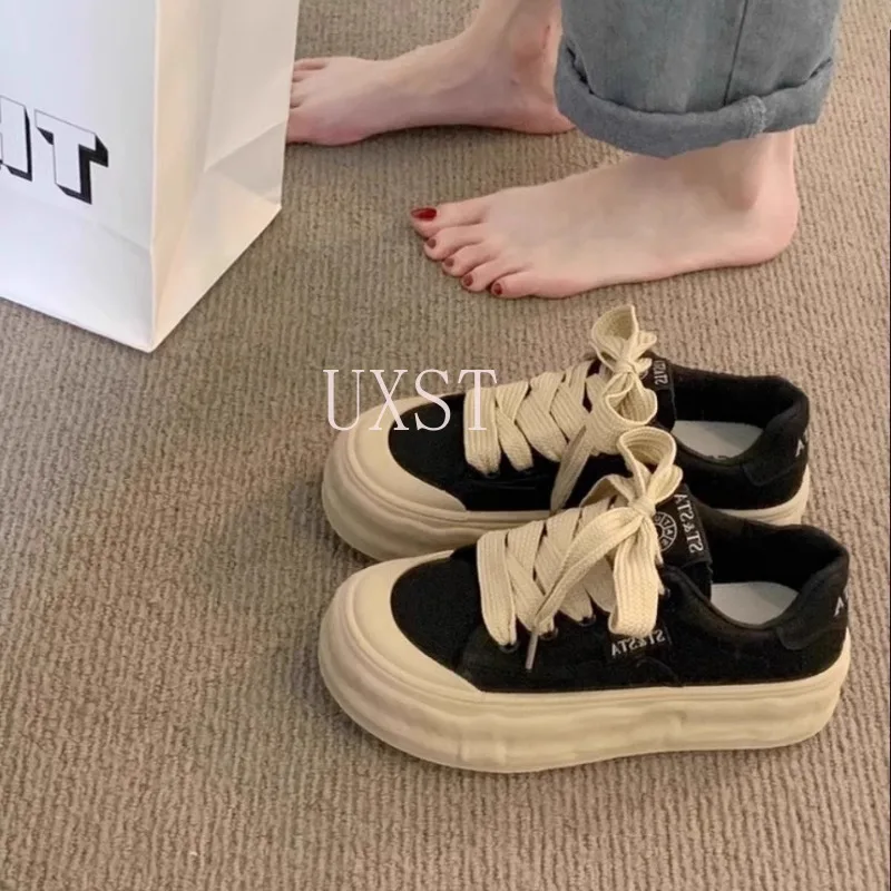 

Thick Soled German Training Shoes for Women New Dissolving Black Shoe Low Cut Anti Slip Board Shoes Casual Versatile Sports Shoe