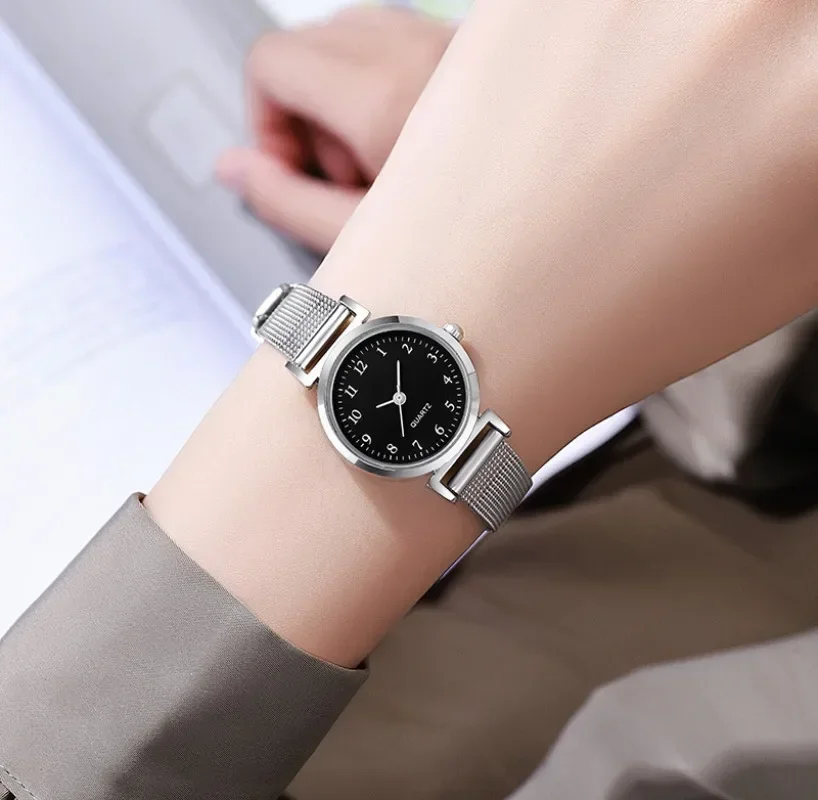 Reloj Simple versión coreana para Mujer, Reloj de pulsera de cuarzo con correa de malla de acero inoxidable compacto Digital para estudiante, Reloj para Mujer, triangulación de envíos