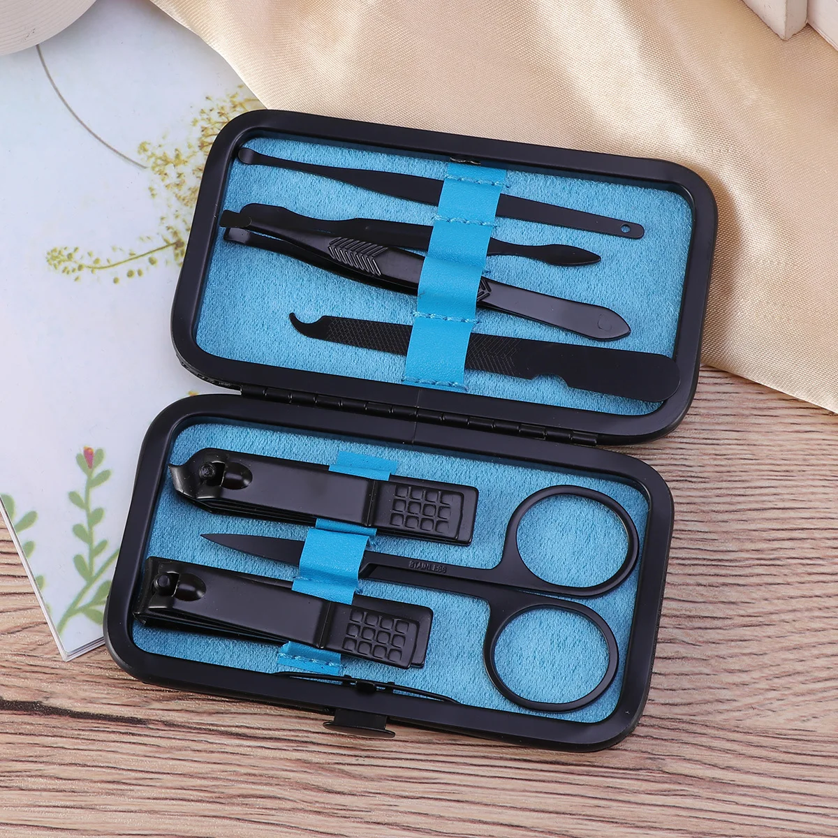 ชุดตัดเล็บ 7 ชิ้น ชุดทำเล็บมือและเล็บเท้า ชุดอุปกรณ์ดูแลเล็บ ทำจากเหล็กกล้าคาร์บอน ทนทาน ใช้งานได้ยาวนาน ชุดเครื่องมือดูแลเล็บระดับมืออาชีพ