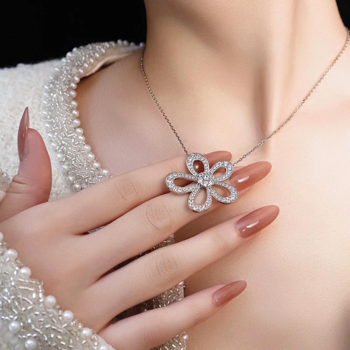 

Luxury Necklace Women Brand Designer Elegant Pendant Chain Choker High quality Fashion Charm Female Jewelry