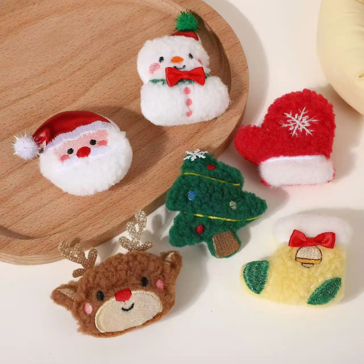 6 Pcs Christmas Plush Brooch Versatile Bag Accessories Gloves Clothing Decoration