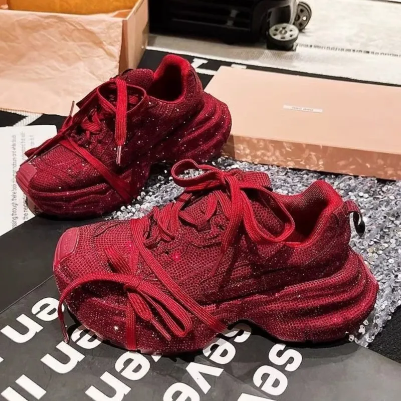 

Весна 2024, массивная обувь для папы, уличная повседневная спортивная обувь со сверкающими кристаллами в стиле пэчворк, модные женские кроссовки на платформе со стразами
