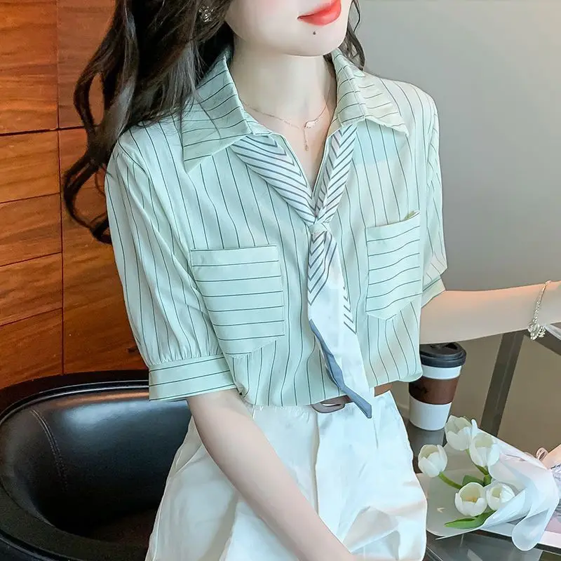 

Новинка 2026: Женская летняя рубашка с коротким рукавом, в полоску, с воротником поло, карманом, легкая, уникальный дизайн