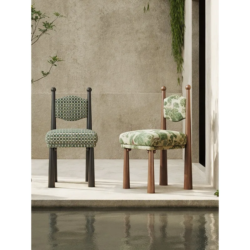 

Solid wood dining chair French medieval light luxury high sense creative surprise restaurant