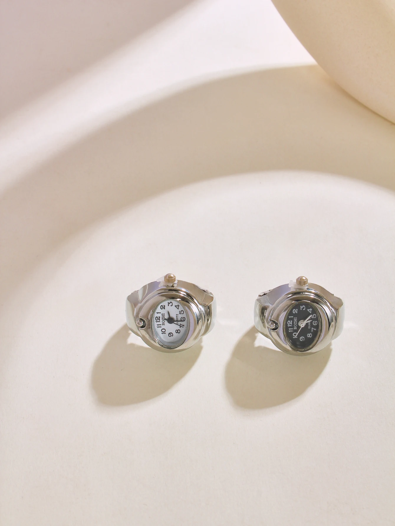 Mini Vintage Finger Ring Watch Round Creative Quartz Watches Fashion Couple Watches Accessories