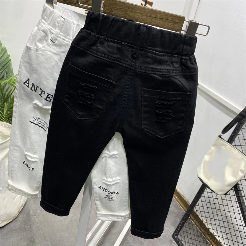Boys\' Hole Black and White letter Pants 2024 Spring/Summer New Stretch Denim Korean Slim fit Fashionable Pants 2-7 Years
