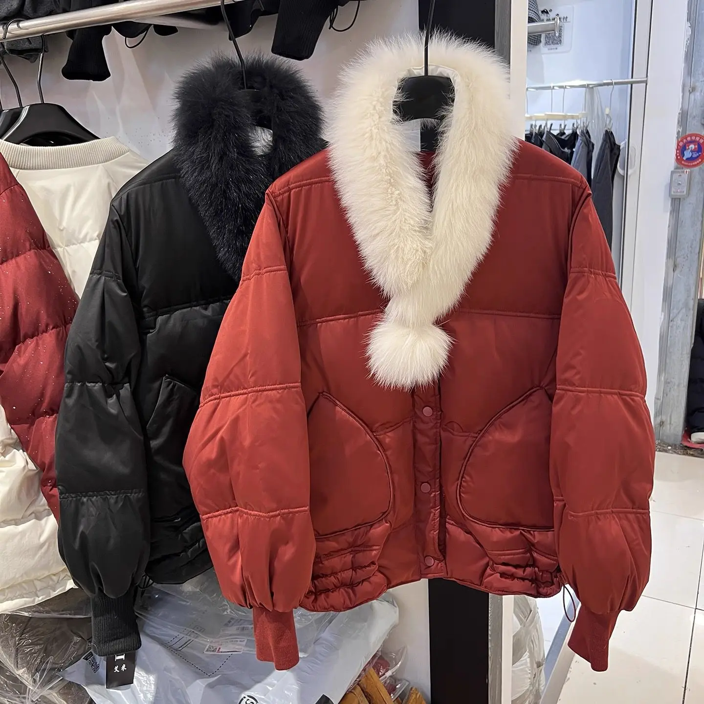 

Женская зимняя куртка с меховым воротником, свободного кроя, с V-образным вырезом, теплая, с пуховым наполнителем, утолщенная, короткая модель