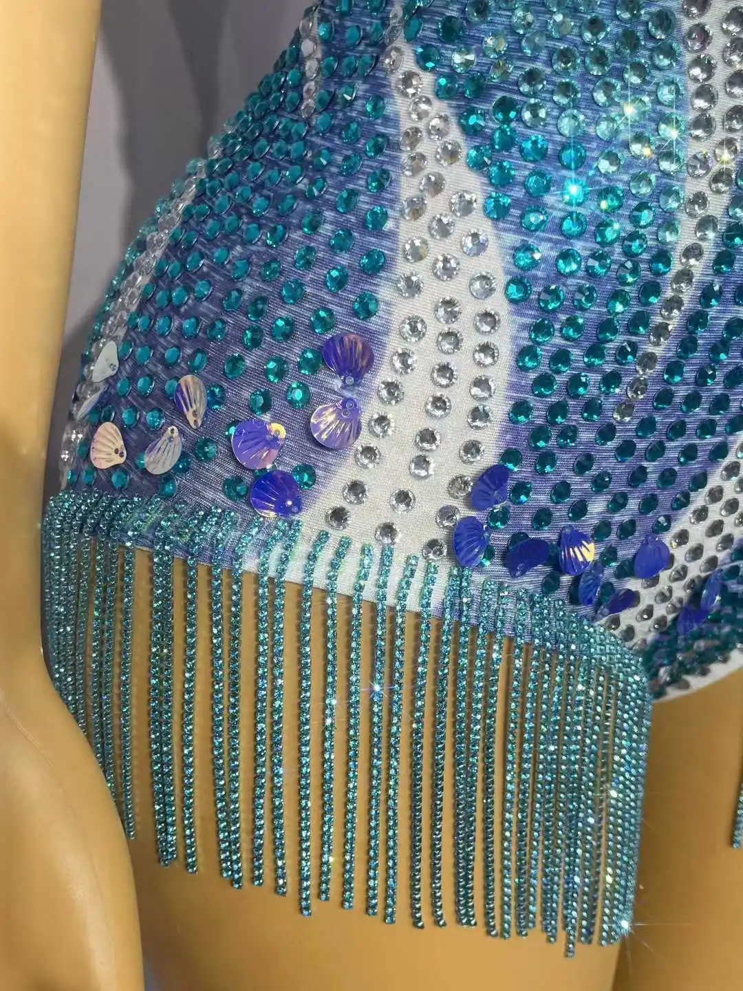 Sexy Twinkling Seashell Sequins Crystals Chains V-neck Bodysuit Women Blingbling Performance Fashion Show Photoshoot Stage Wear