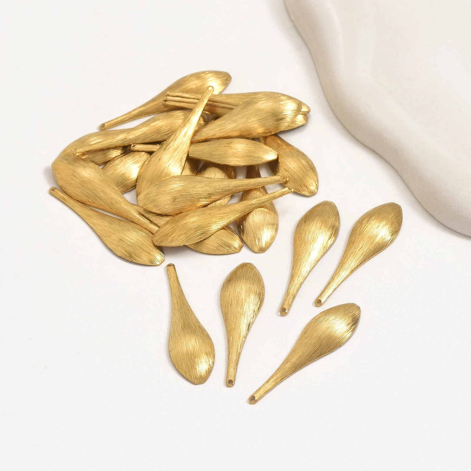 6 Pieces of Brass Brushed Curved Single Hole Spoon Shaped Personalized Women's Jewelry Making Fashion Pendant
