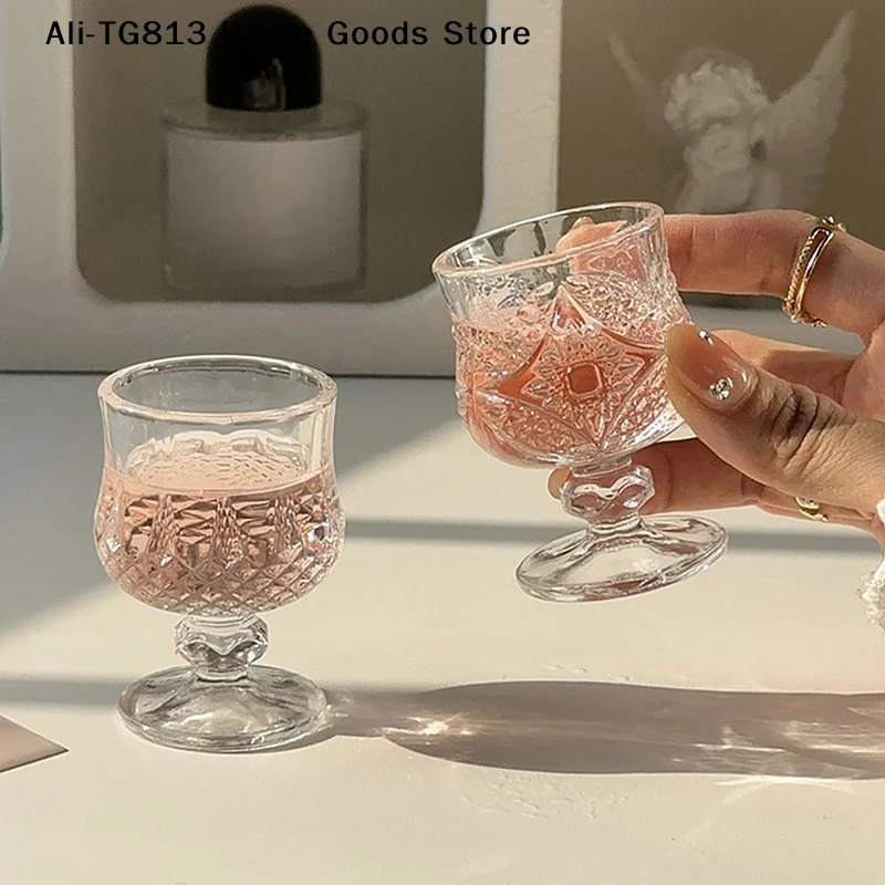 Copa de cristal pequeña grabada y repujada de estilo coreano para Soju, Sake y otras bebidas alcohólicas, con tallo corto.