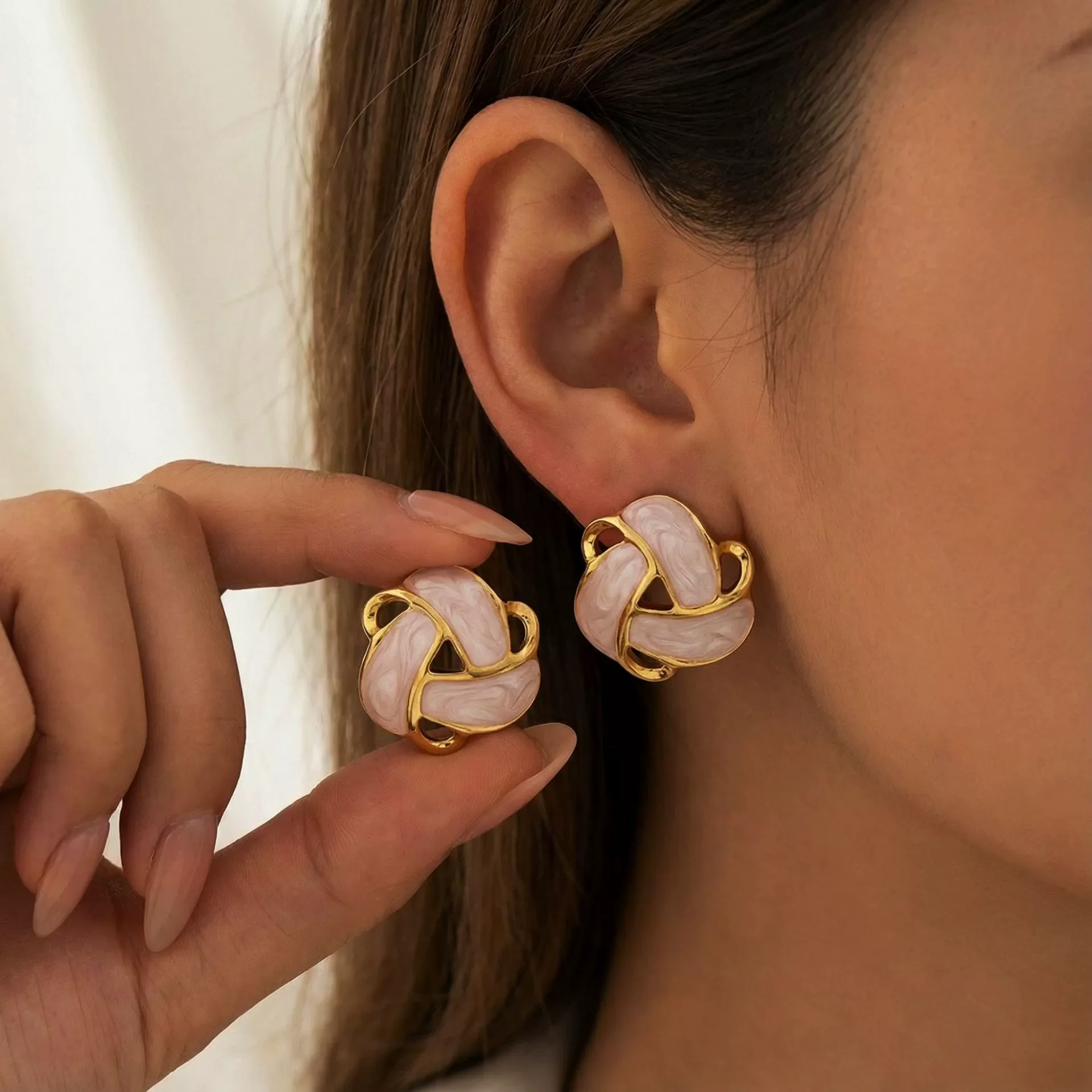 Enamel Oil Hollow Out Triangle Stud Earrings for Women Small Jewelry Black White Blue Orange Pink Geometry Stud Earrings Gifts