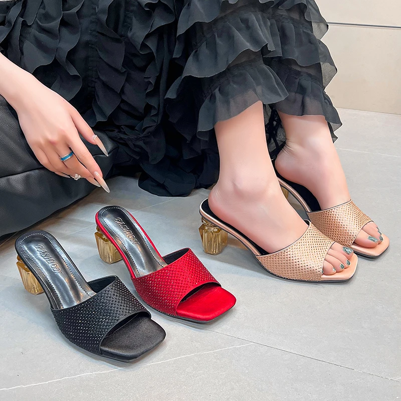 شباشب بكعب عالٍ للنساء لصيف 2025، صنادل جديدة برأس مربع ماسي، سطح مثقاب، كعب عطر، صنادل عصرية متعددة الاستخدامات #2