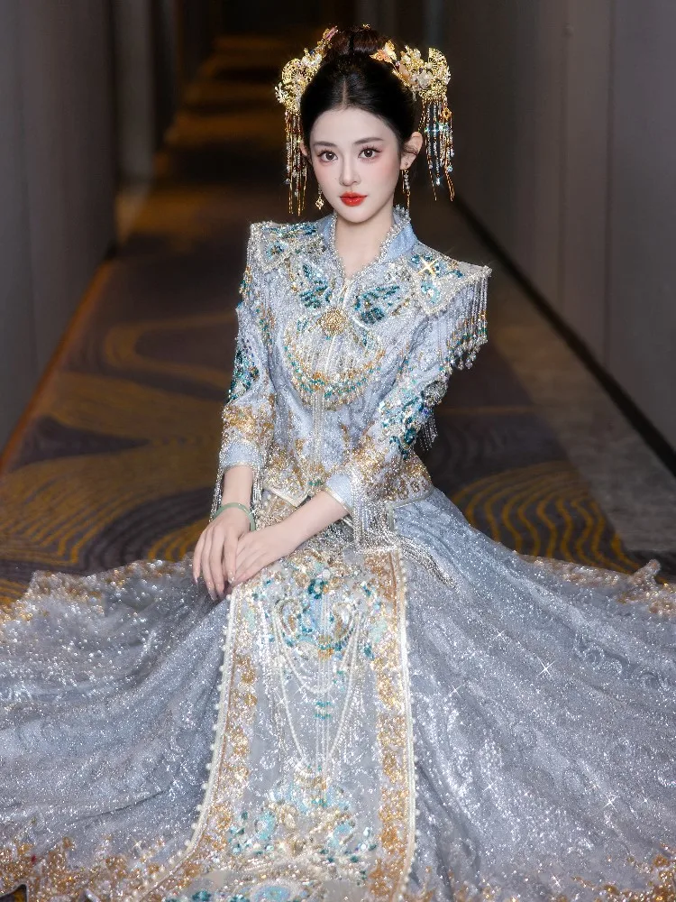 

New Chinese-style wedding dress for brides and light-colored gowns
