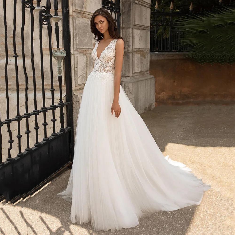 Maßgeschneiderte Brautkleider aus Spitze mit V-Ausschnitt 2022, A-Linie, Tüllrock, rückenfreies Brautkleid, Boho, ärmelloses Brautkleid mit Applikationen