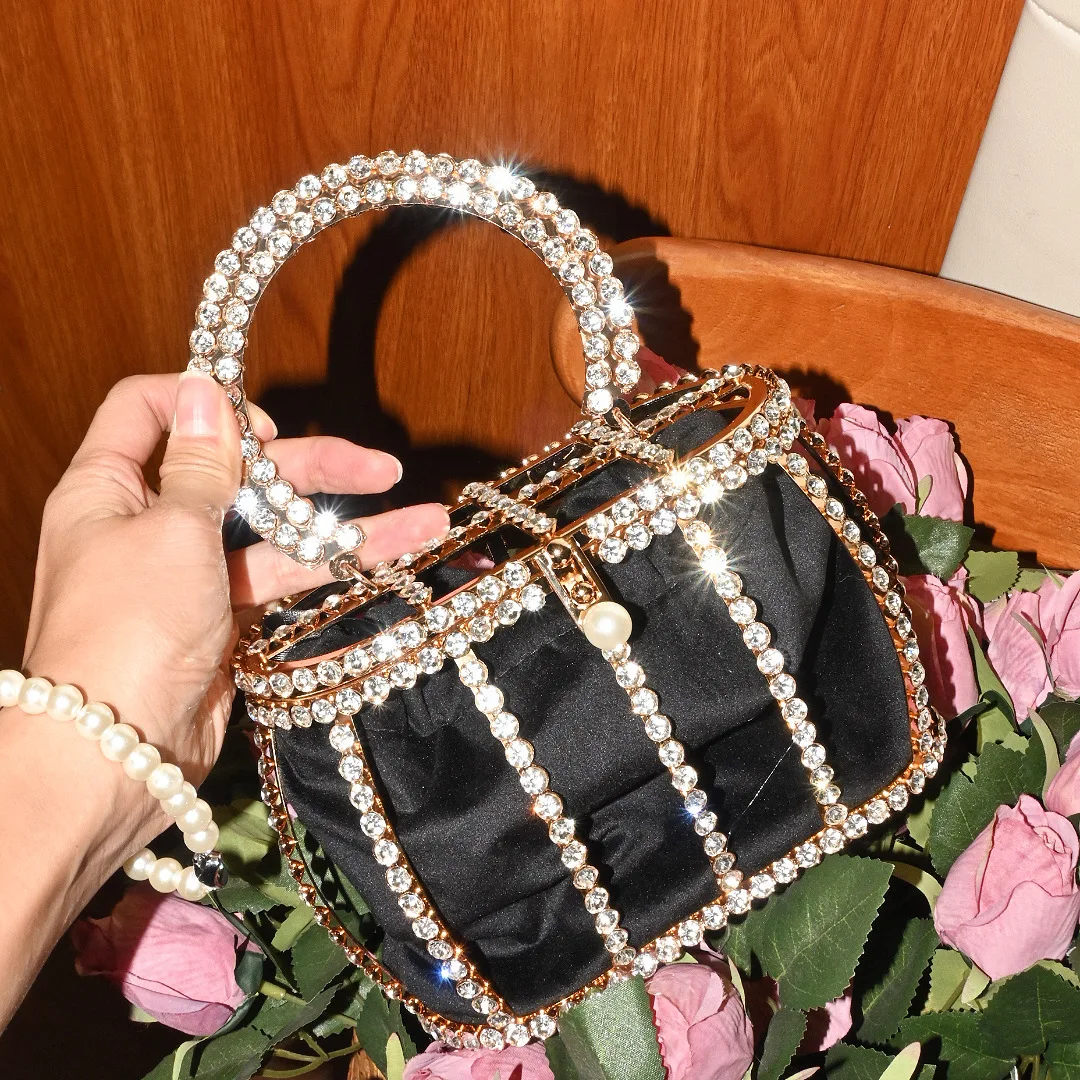 Leichter Luxus, elegantes Design, Promi-Stil, Metall-Lochmuster-Korb, Bankett-Glitzer-Wasserdiamant, durchbrochene Ketten-Beuteltasche – Detail 4