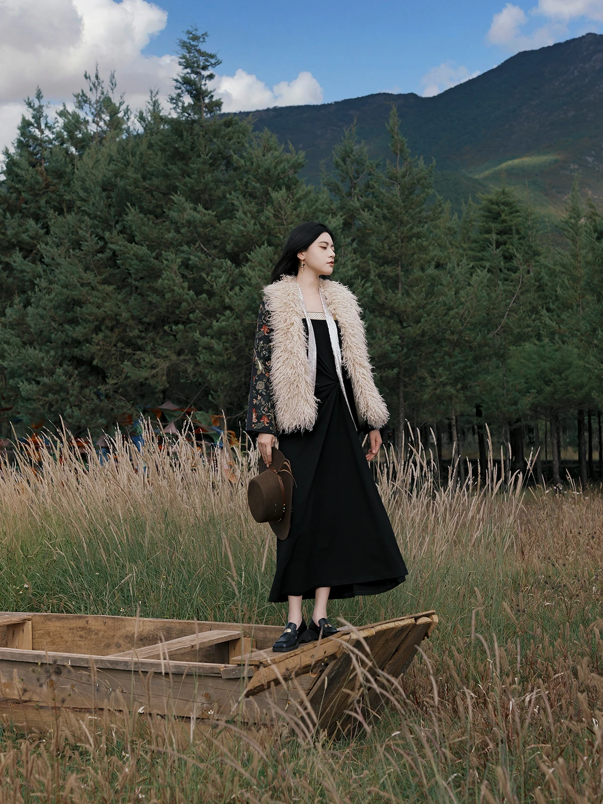 

Vintage Oil Painting Tibetan Cotton-Padded Coat Winter Big Fur Collar Lapel Puffer Jacket Women