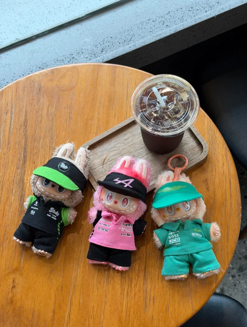 Nieuw voor Labubus F1 Set Leuke V1 V2 V3 Pop DIY Accessoires Kleding Bril Zitten Party Kerstcadeaus Racing Kleding Speelgoed